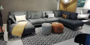 Grote hoekopstelling bank van soof's interieur in u oplstelling